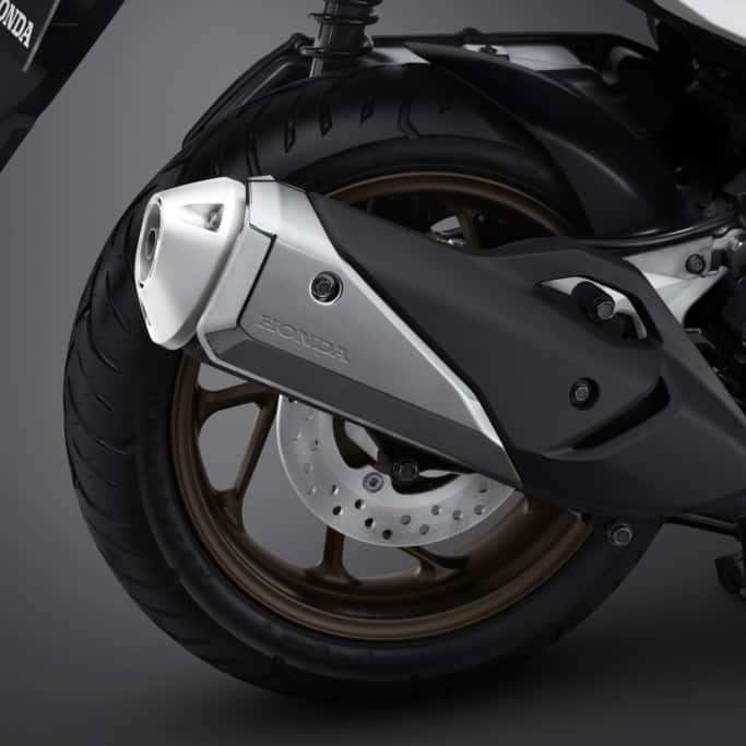 garnish cover muffler Honda Vario 160 terpasang keselamatan