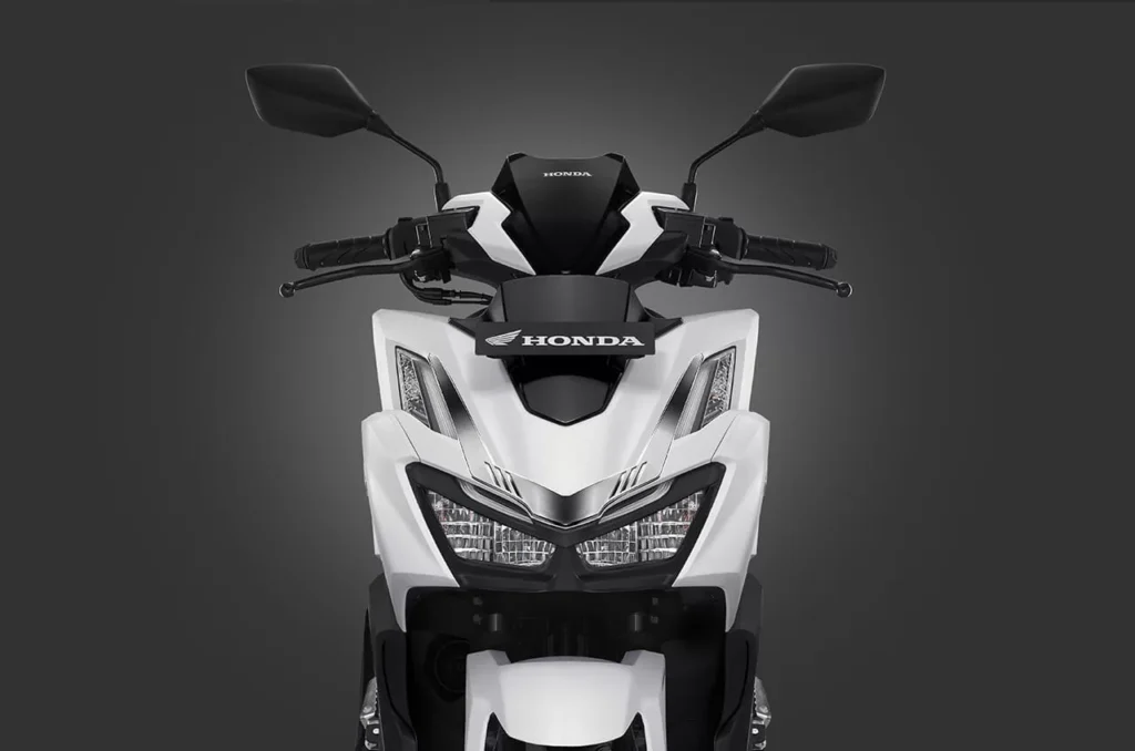 visor Honda Vario 160 ABS smoke black HGA terpasang tampak depan